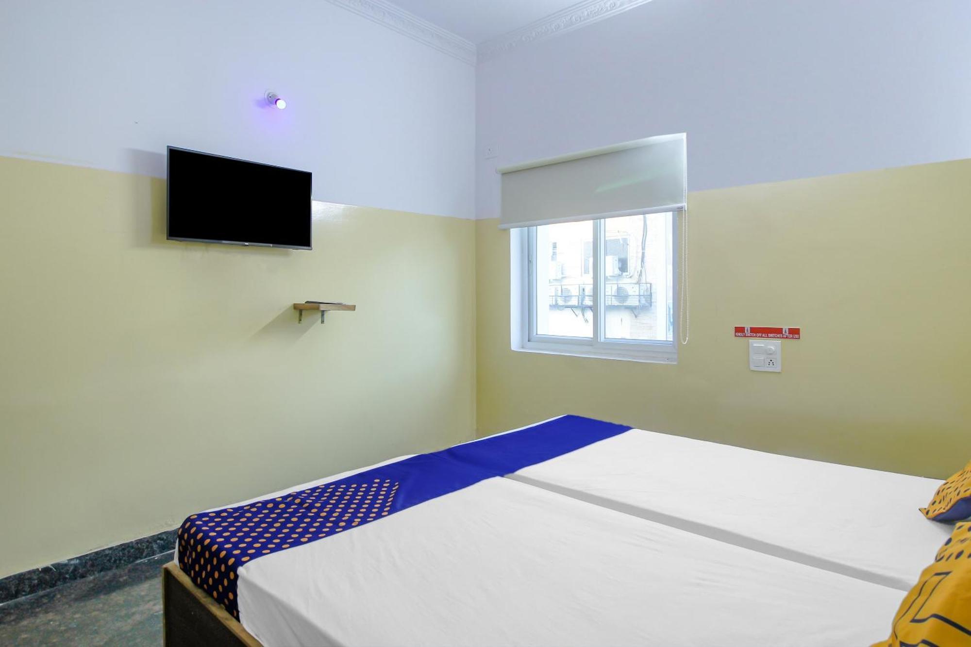 Spot On 81775 Mohit Gokul Lodge New Luxury Room'S Near Secunderabad Railway Station Lālāguda Eksteriør bilde
